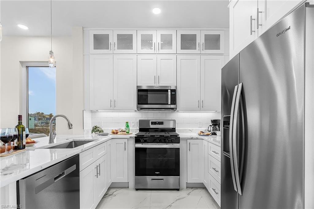 ISLAND SHORES - Residential