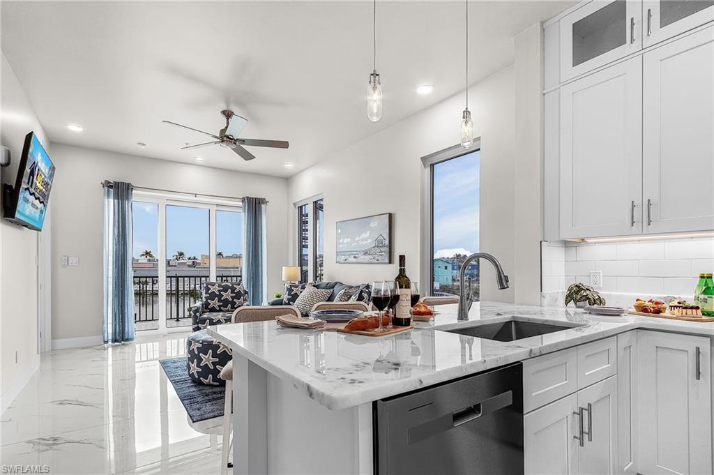 ISLAND SHORES - Residential