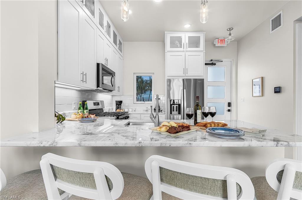 ISLAND SHORES - Residential
