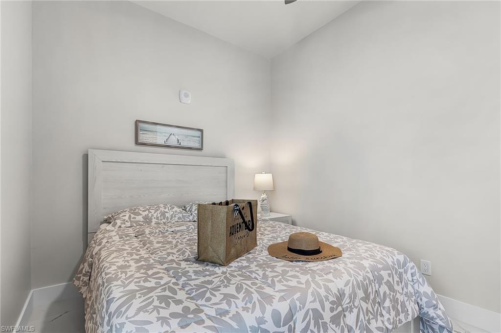 ISLAND SHORES - Residential