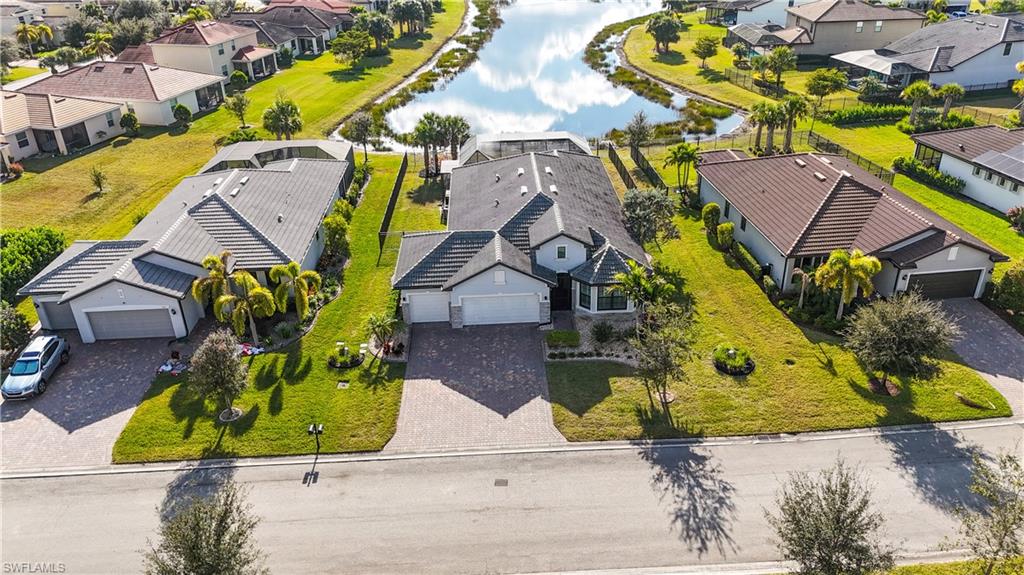 HAMPTON LAKES - Residential