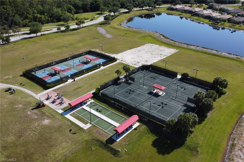 HAMPTON LAKES - Residential