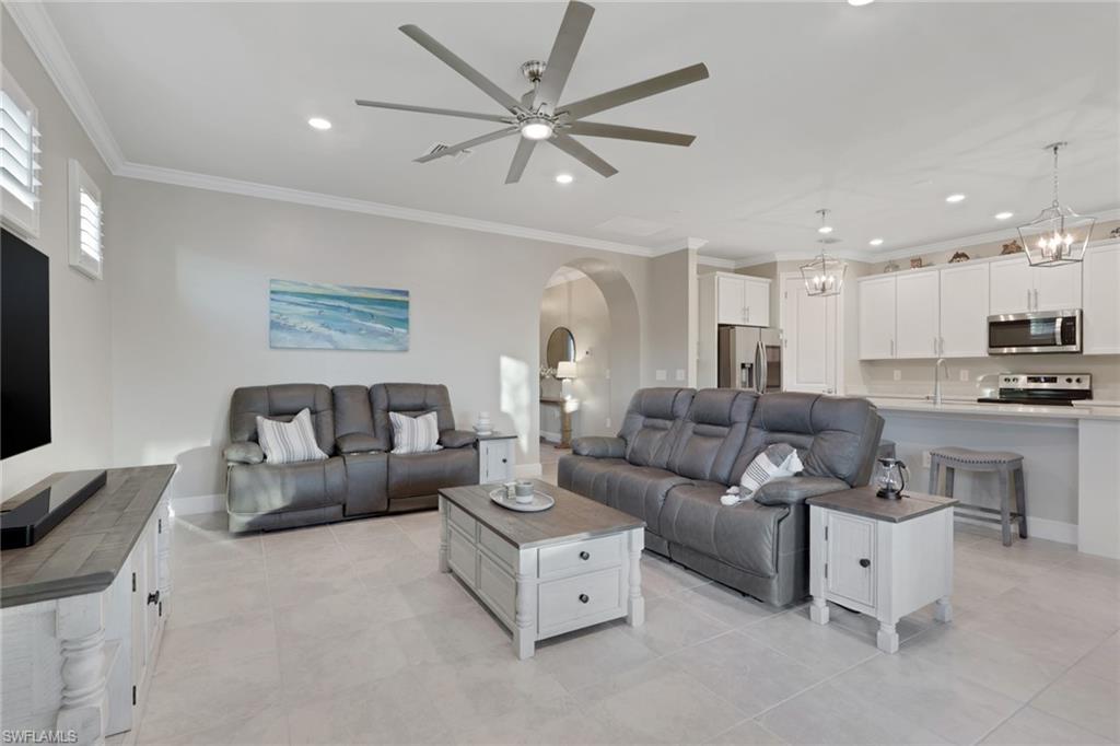 HAMPTON LAKES - Residential