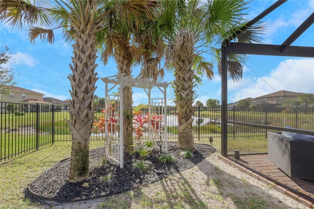 HAMPTON LAKES - Residential