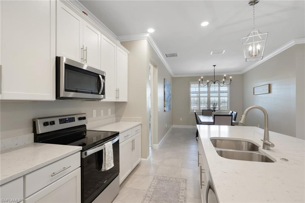 HAMPTON LAKES - Residential