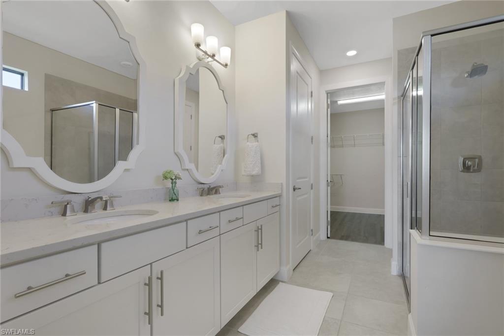 HAMPTON LAKES - Residential