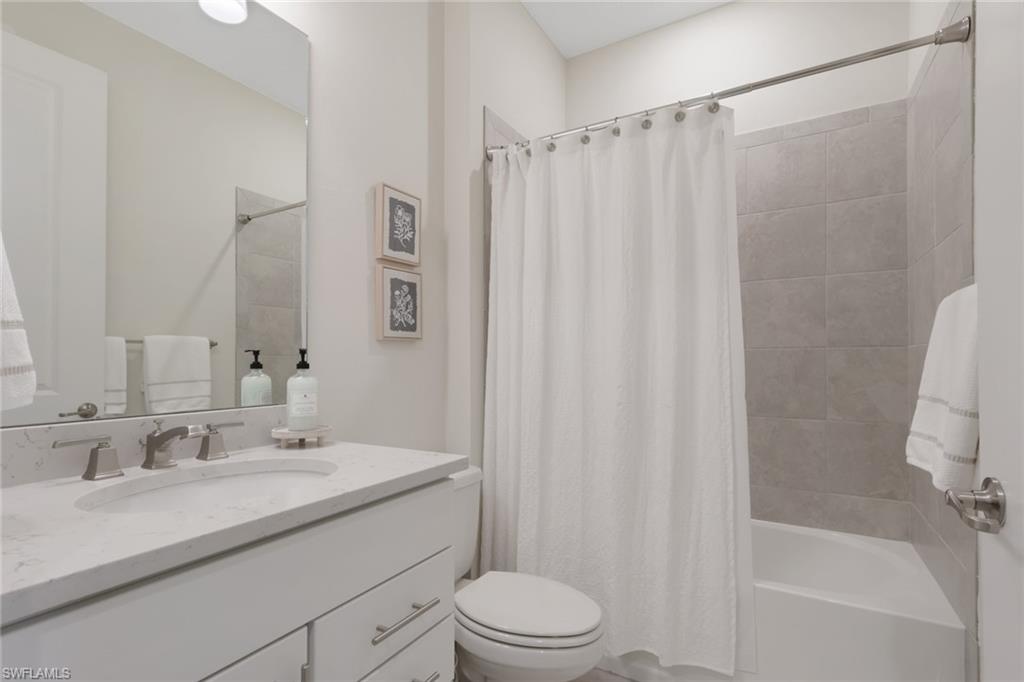 HAMPTON LAKES - Residential