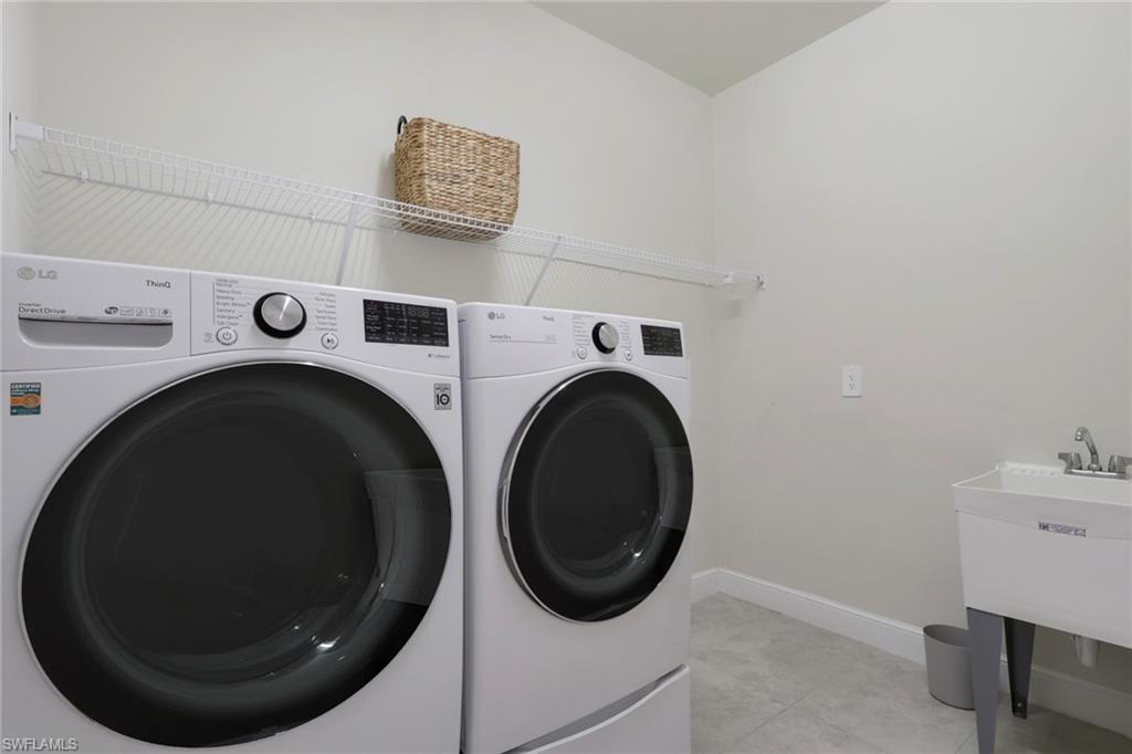 HAMPTON LAKES - Residential