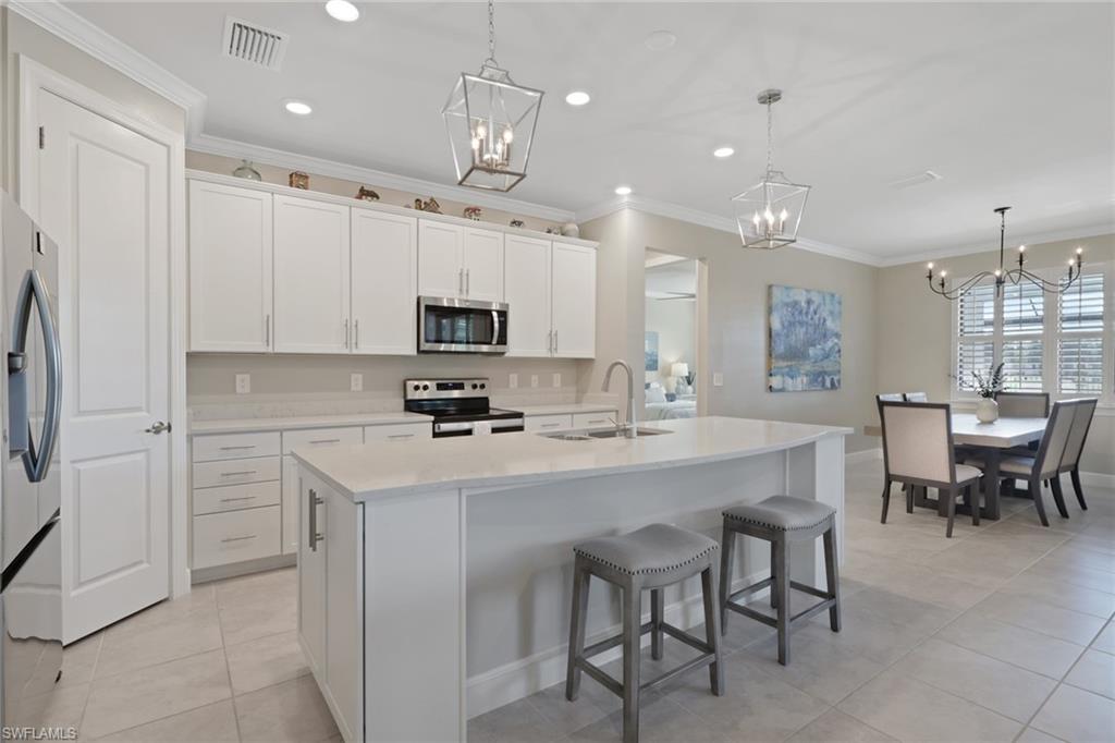 HAMPTON LAKES - Residential