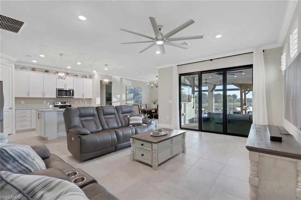 HAMPTON LAKES - Residential