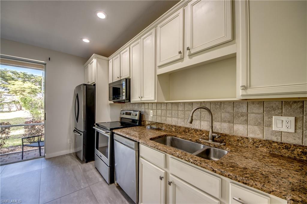 COLONNADE AT FORUM - Residential