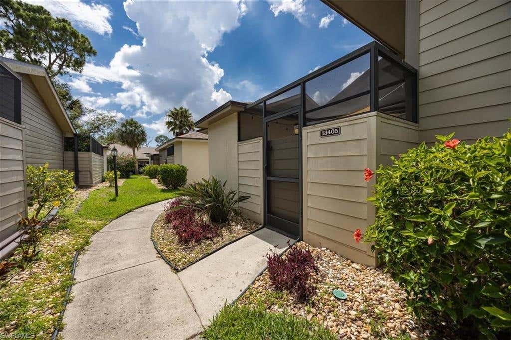 Photo of 13405 Fox Chapel CT, FORT MYERS, FL 33919 (MLS # 226028194)