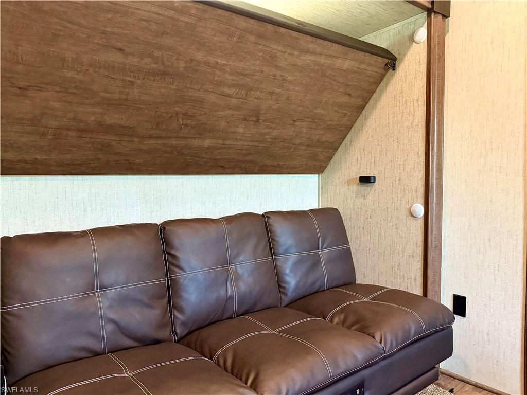 IMPERIAL WILDERNESS - Residential