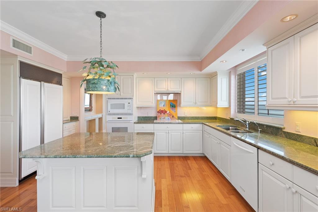 CARLYSLE AT BAY COLONY - Residential