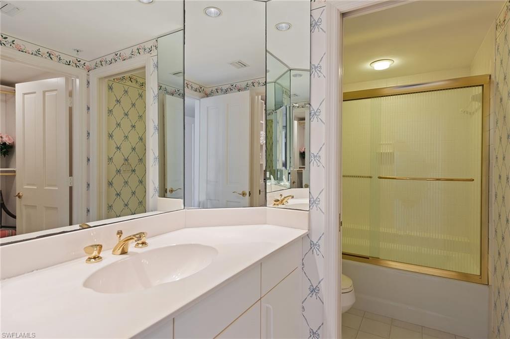 CARLYSLE AT BAY COLONY - Residential