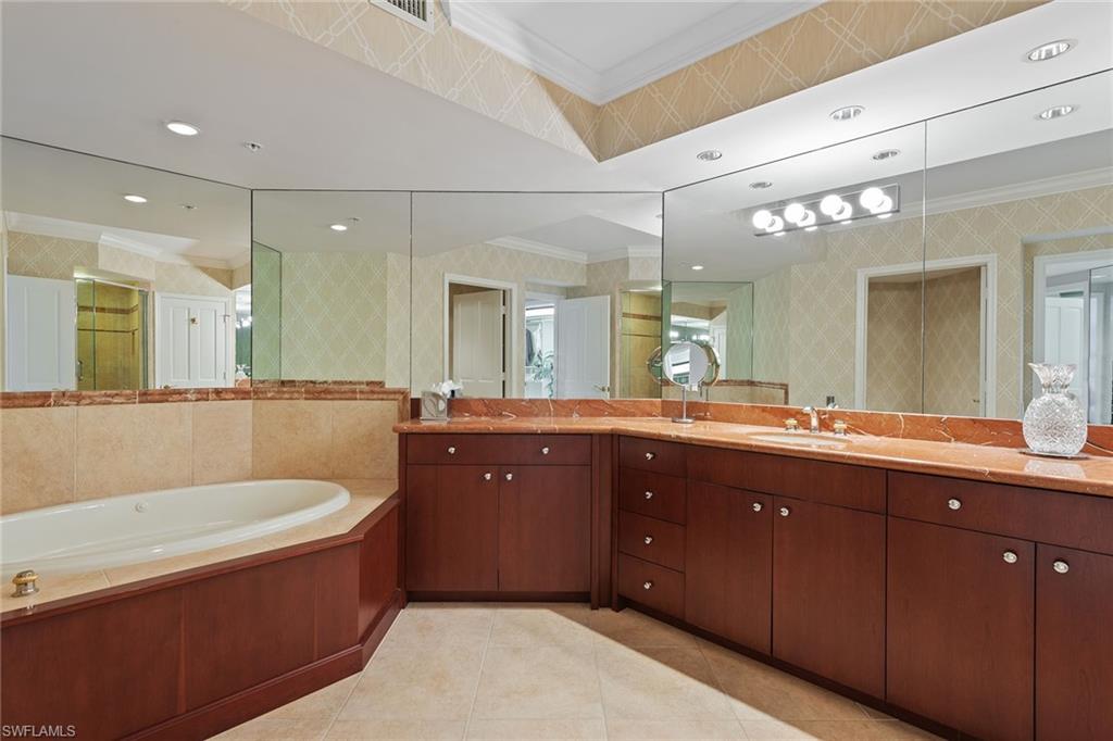 CARLYSLE AT BAY COLONY - Residential