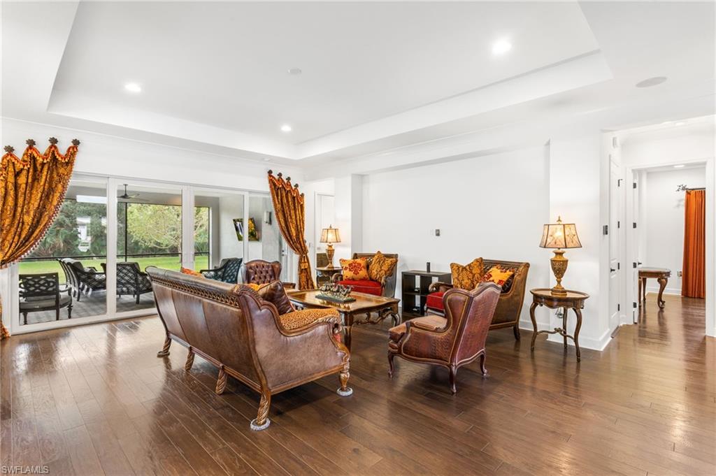 VALENCIA TRAILS - Residential