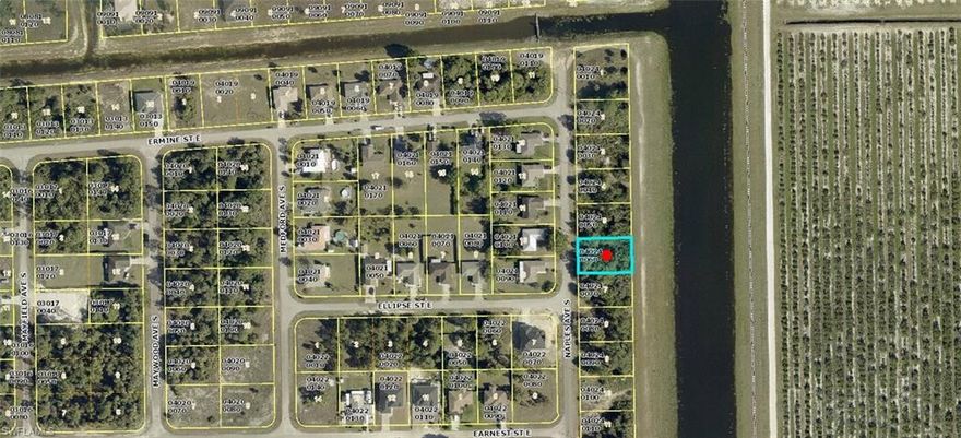An exciting opportunity awaits in this growing area along the Hendry Canal! Be part of a vibrant community where new construction is booming. This prime location puts you close to fantastic golf, shopping, and dining options. Enjoy the added perk of being just a short drive from Fort Myers and Punta Gorda airports, two major spring training destinations, and sun-drenched beaches!