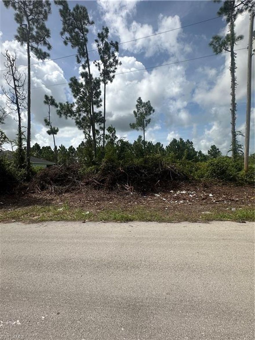 Explore this lot in Lehigh Acres, located on a quiet cul-de-sac that's ideal for your new home or investment. Schedule a showing today and grab this opportunity before it's gone!