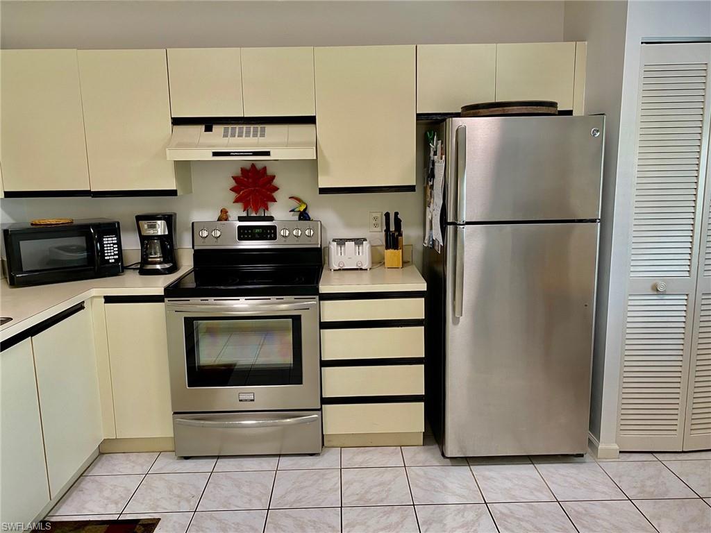 ANDOVER SQUARE - Residential