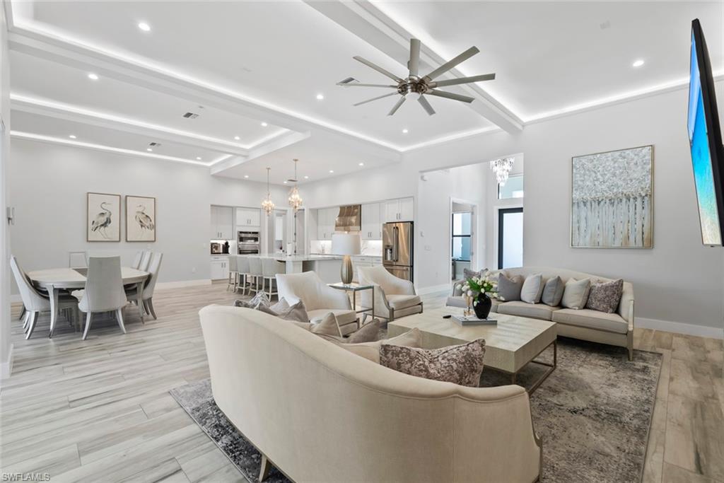 FOUR SEASONS - Residential