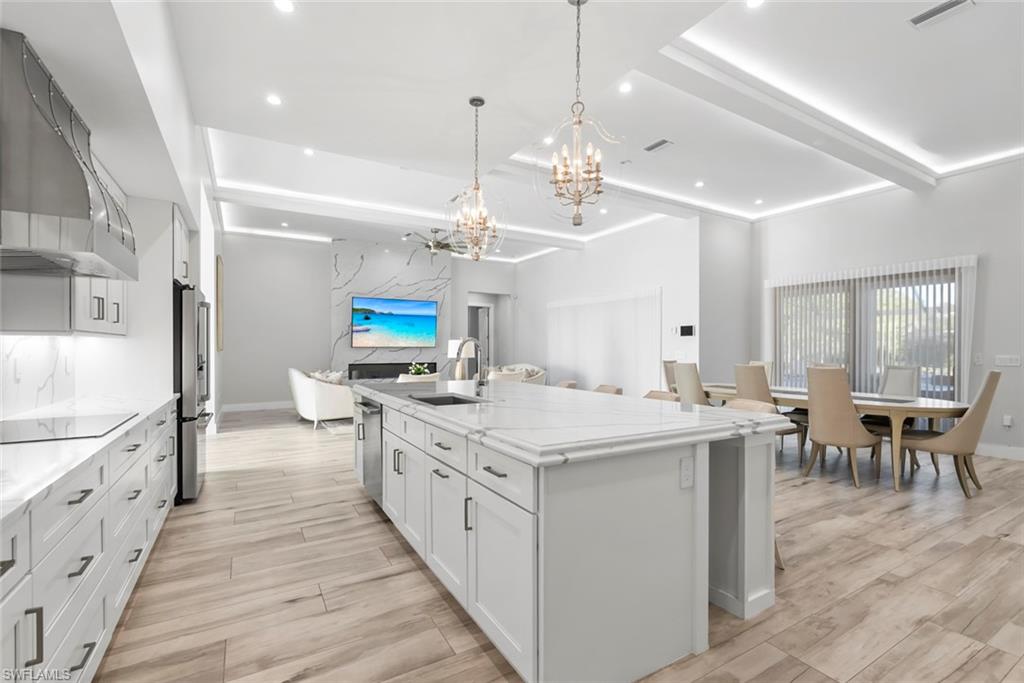 FOUR SEASONS - Residential