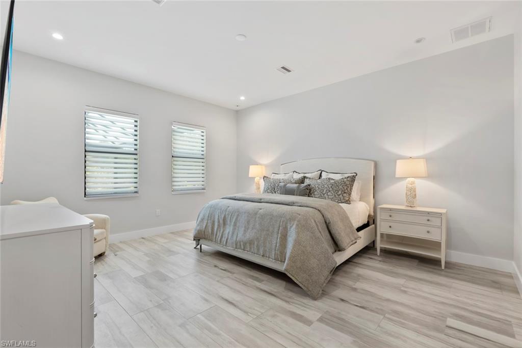 FOUR SEASONS - Residential