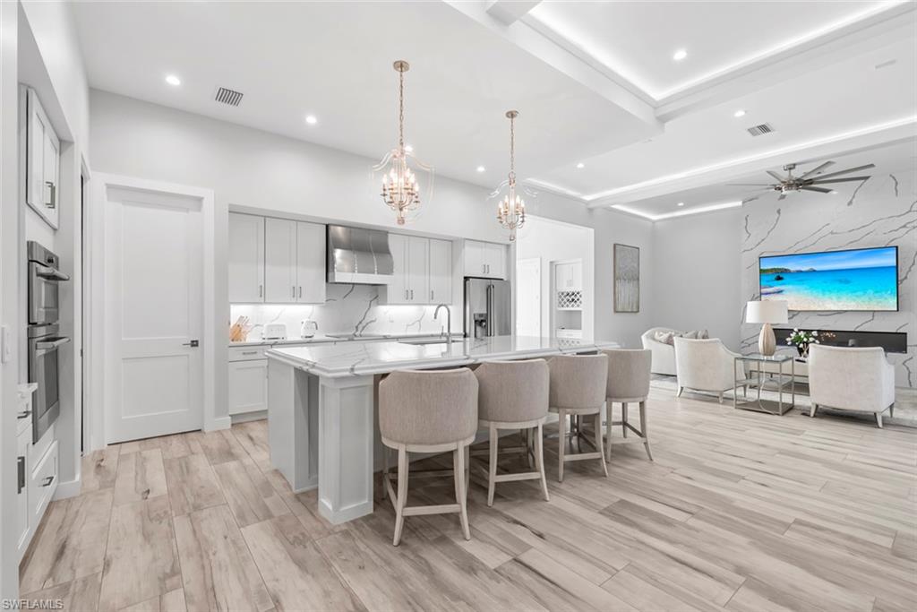FOUR SEASONS - Residential