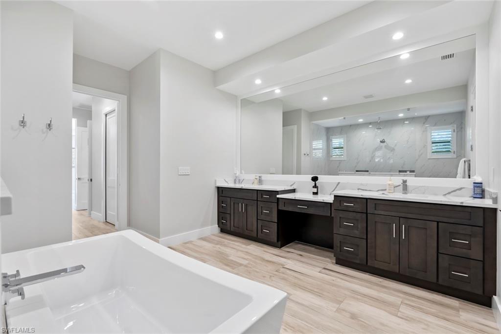 FOUR SEASONS - Residential