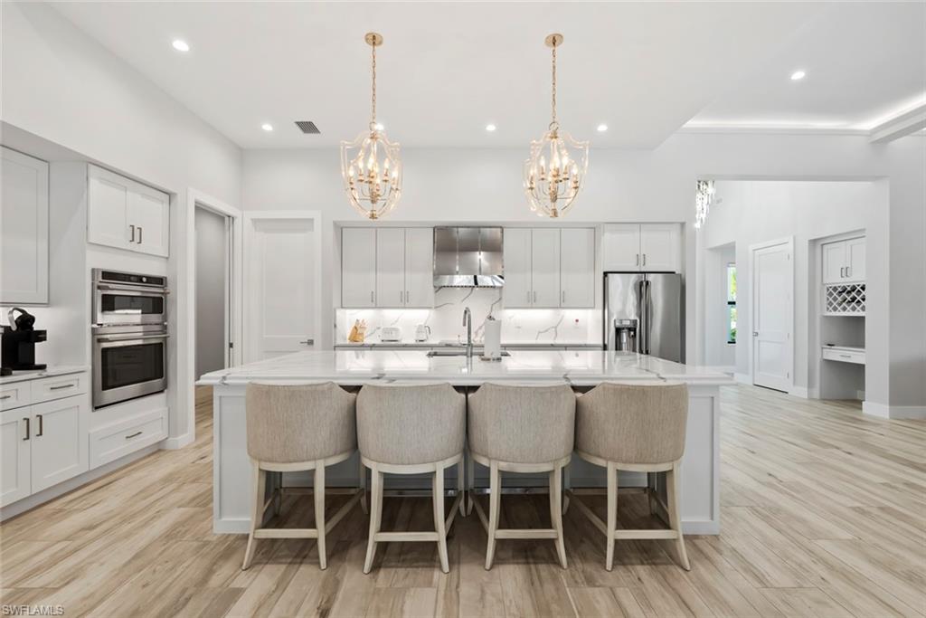 FOUR SEASONS - Residential