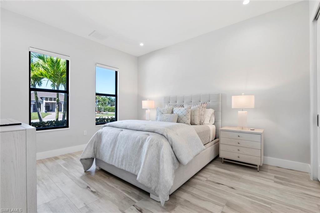 FOUR SEASONS - Residential