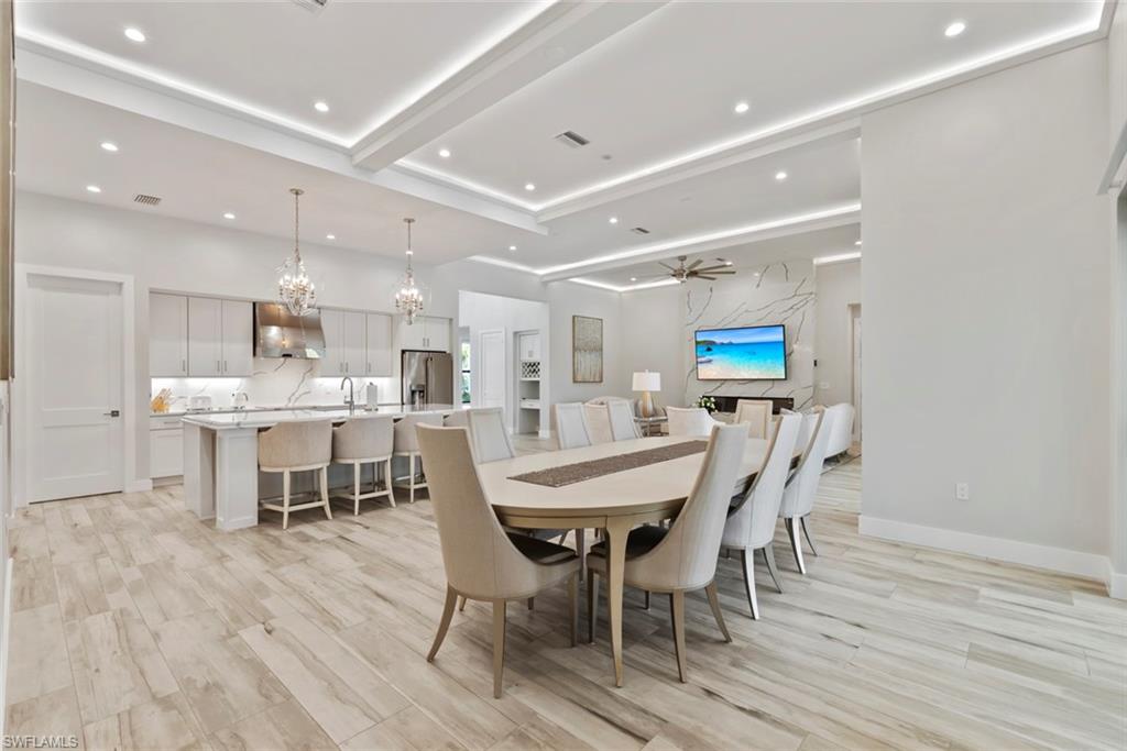 FOUR SEASONS - Residential