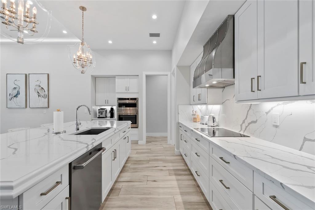FOUR SEASONS - Residential