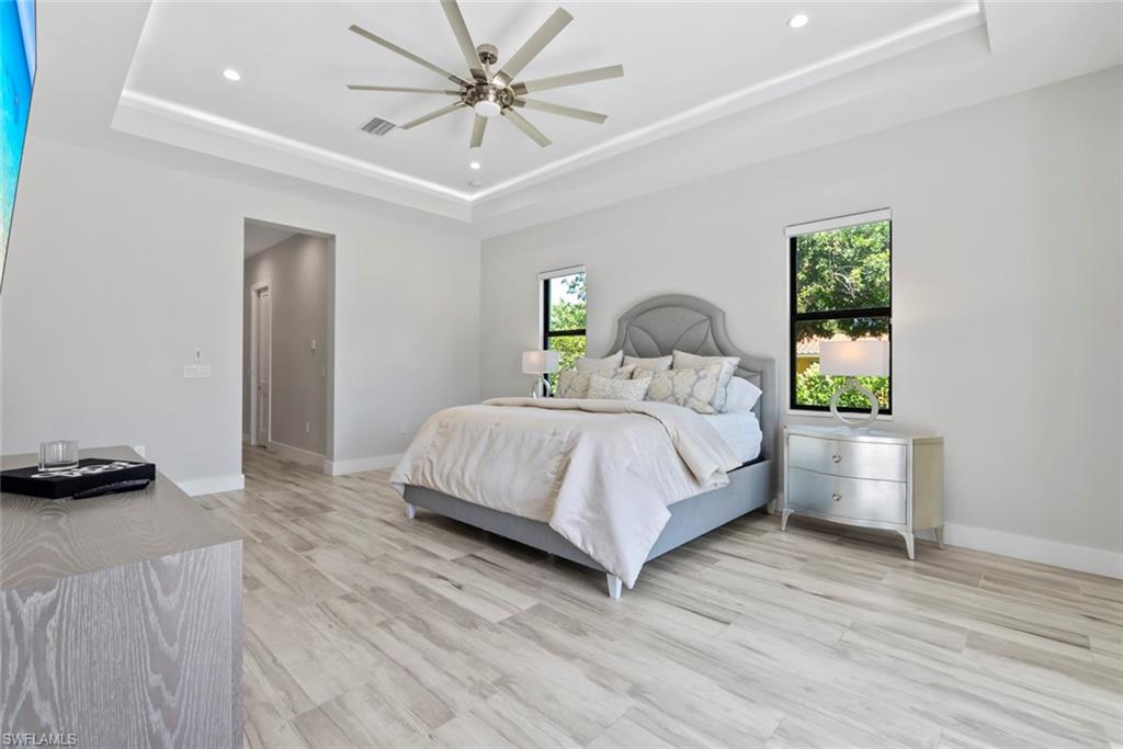 FOUR SEASONS - Residential