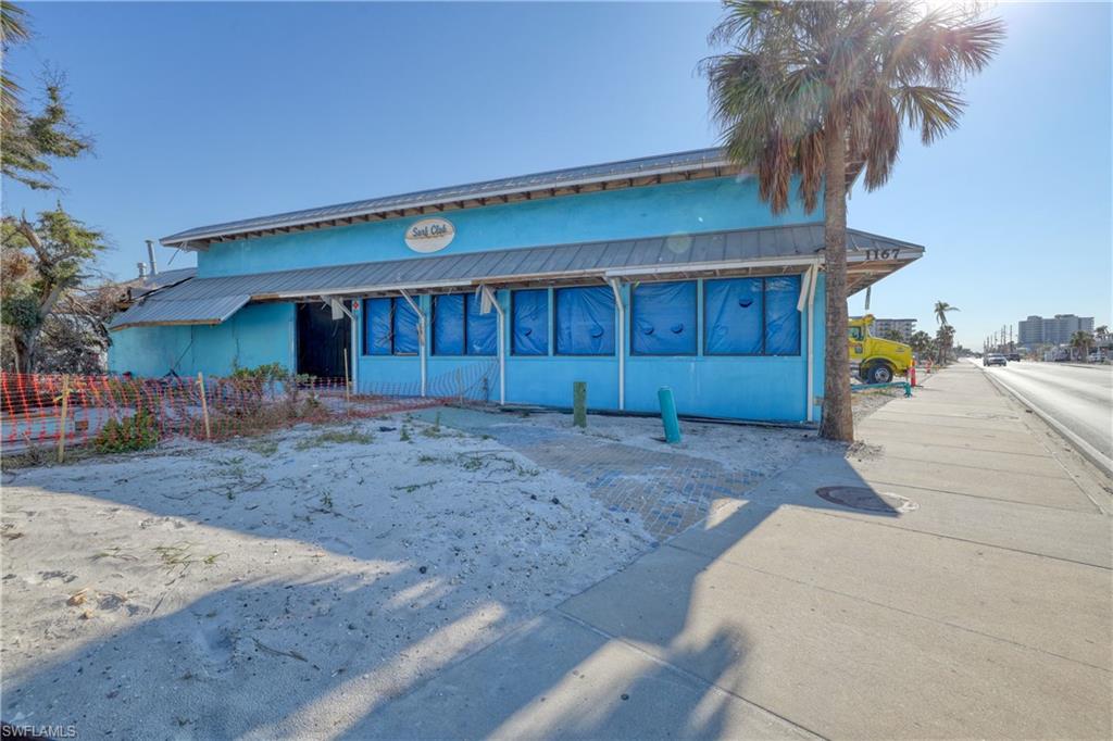 1167 Estero BLVD