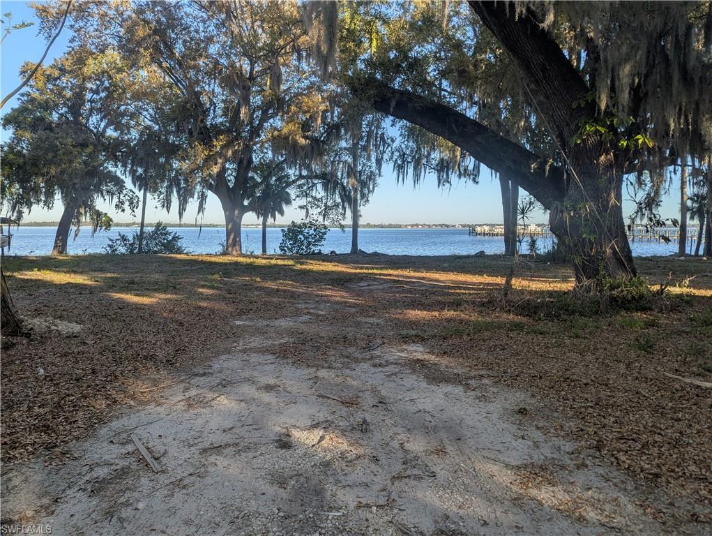 HENDRY ESTATES - Land