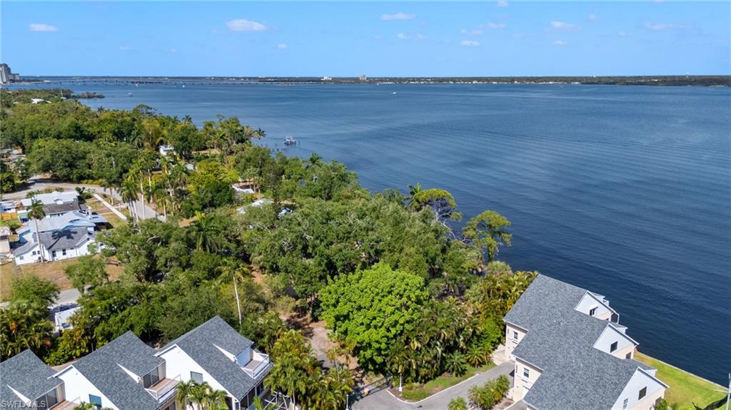 HENDRY ESTATES - Land