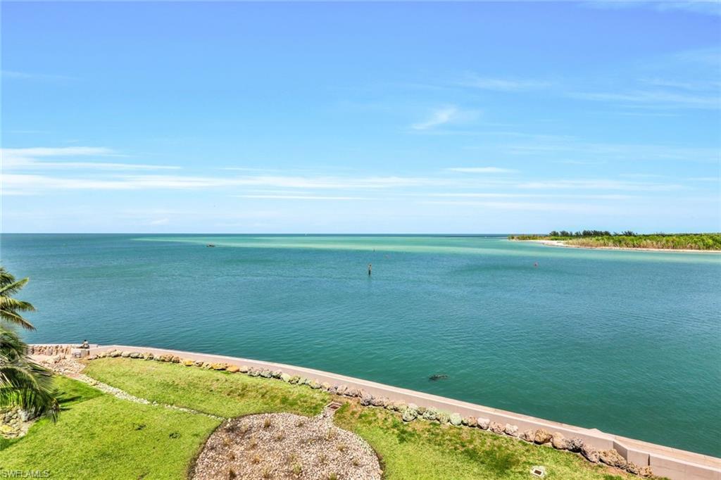 TWIN DOLPHINS - Residential