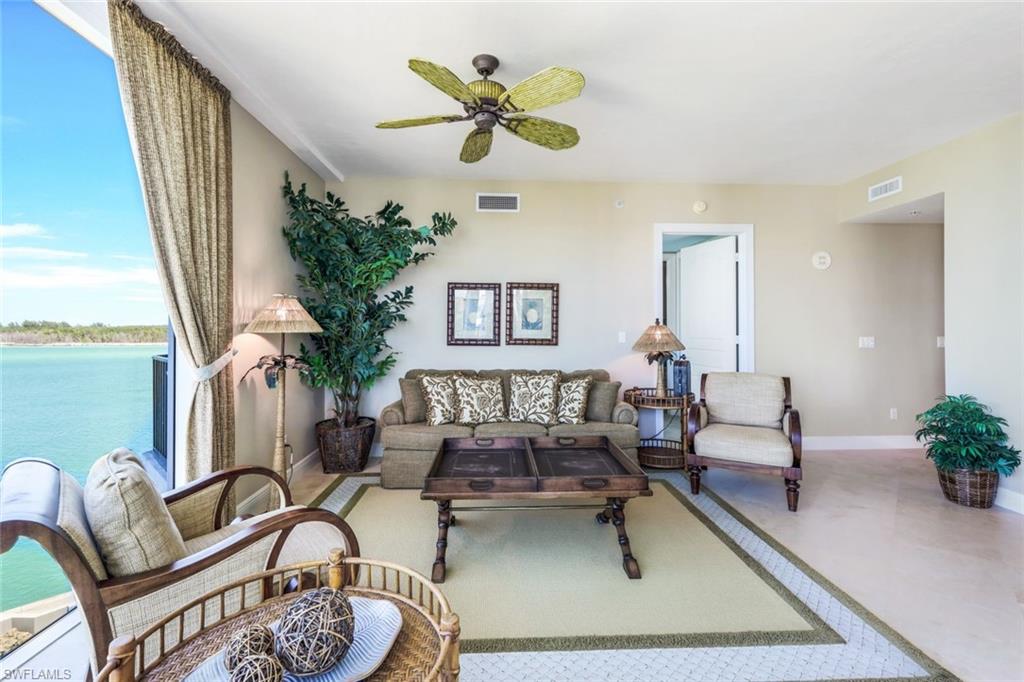 TWIN DOLPHINS - Residential