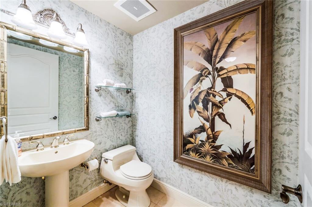 TWIN DOLPHINS - Residential