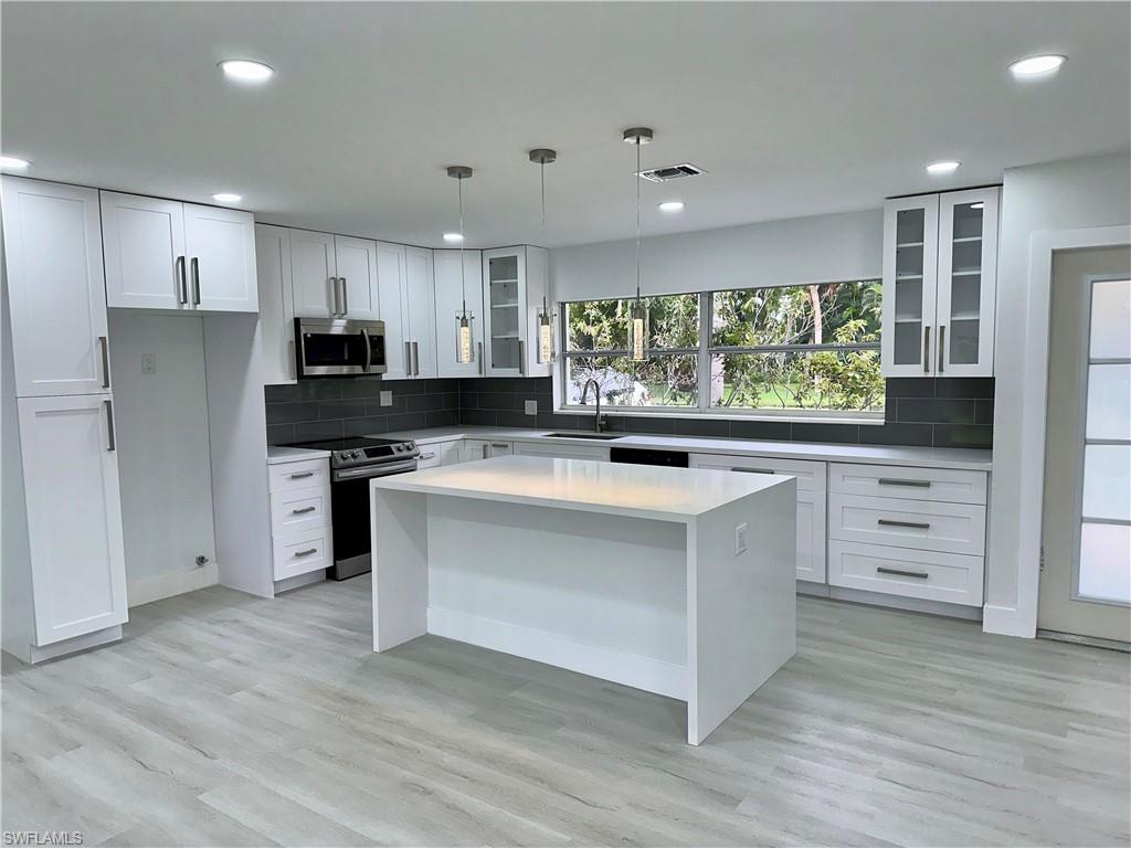 ISLAND PARK - Residential Lease