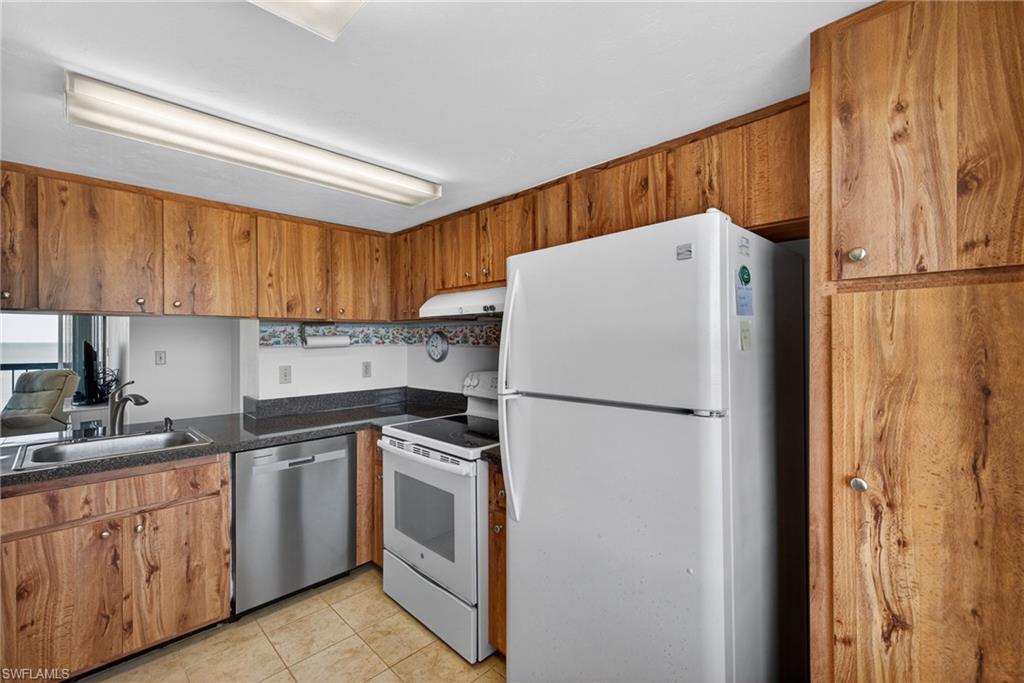 AMBASSADOR CONDO - Residential