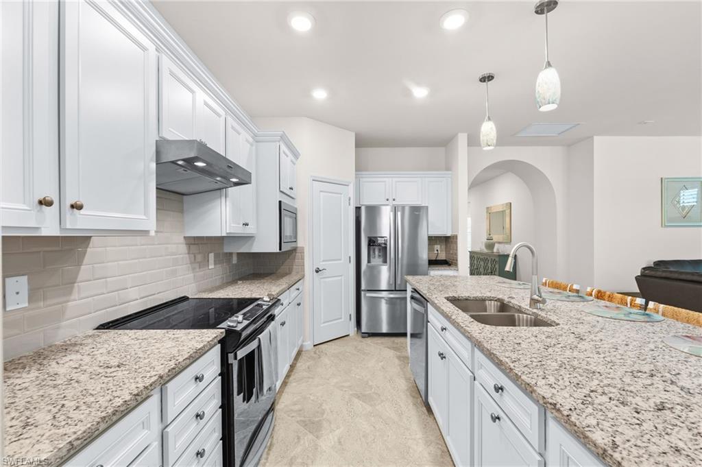 COUNTRY CLUB - Residential