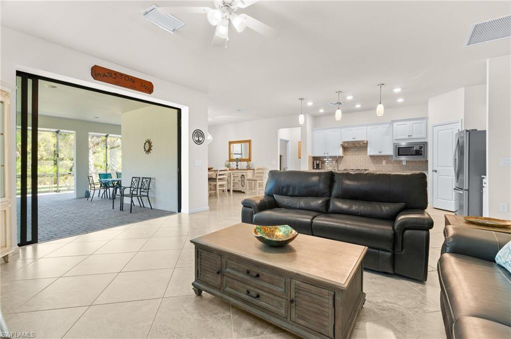 COUNTRY CLUB - Residential