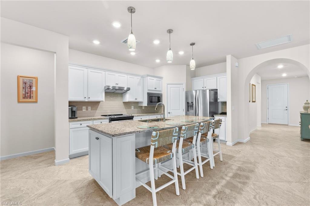 COUNTRY CLUB - Residential