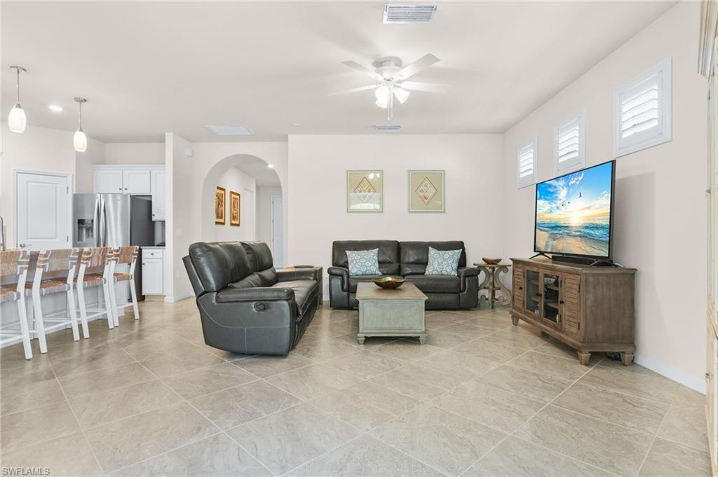 COUNTRY CLUB - Residential