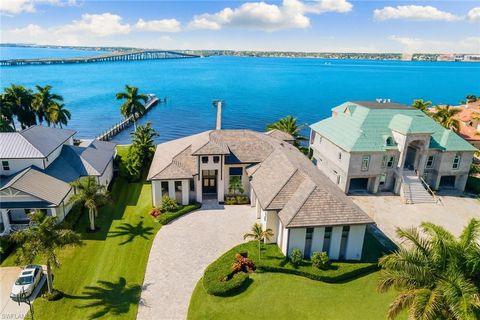 12484 Riverside DR FORT MYERS FL 33919