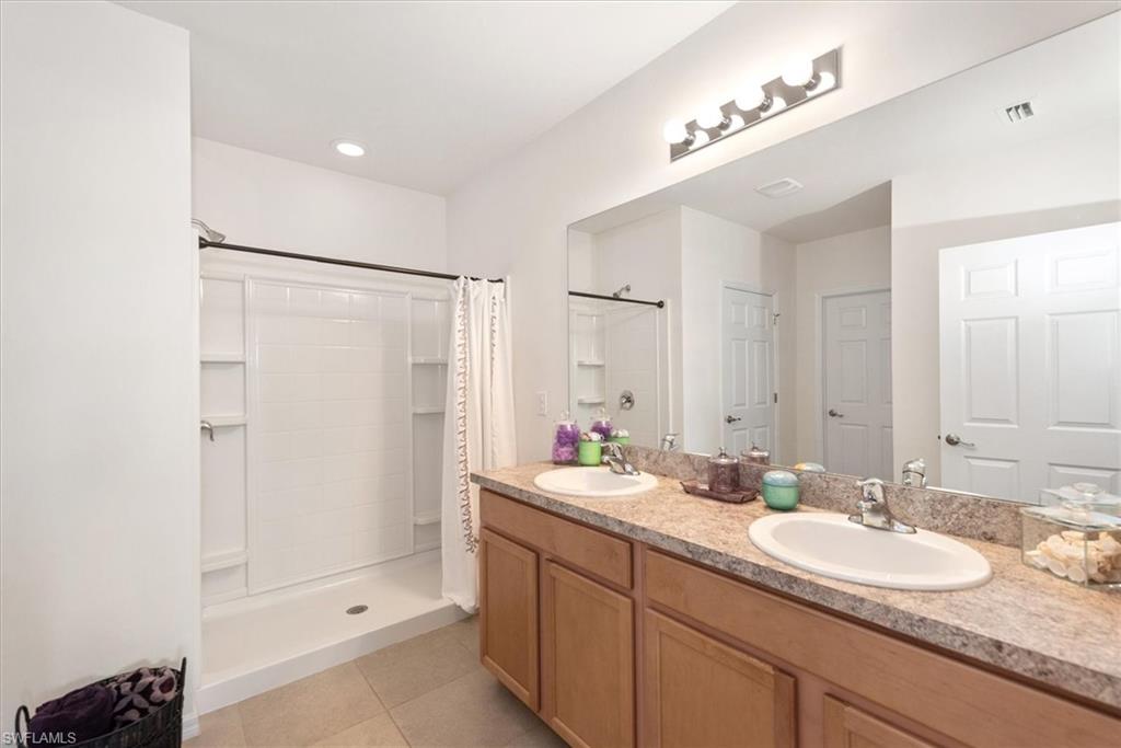 TOWN LAKES - Residential