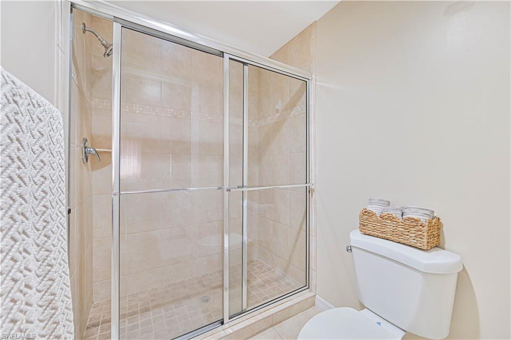 LAKESIDE HIDEAWAY - Residential Lease