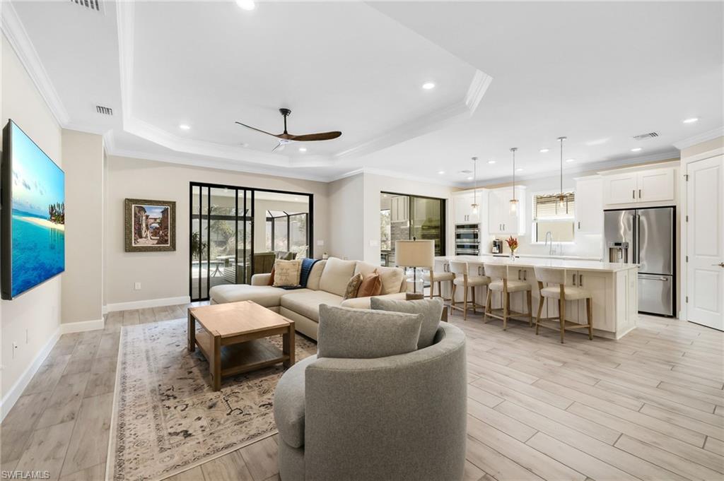 ESPLANADE LAKE CLUB - Residential